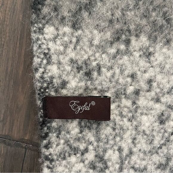 Eyeful Plaid Fringe Winter Blanket Scarf - Picture 4 of 5